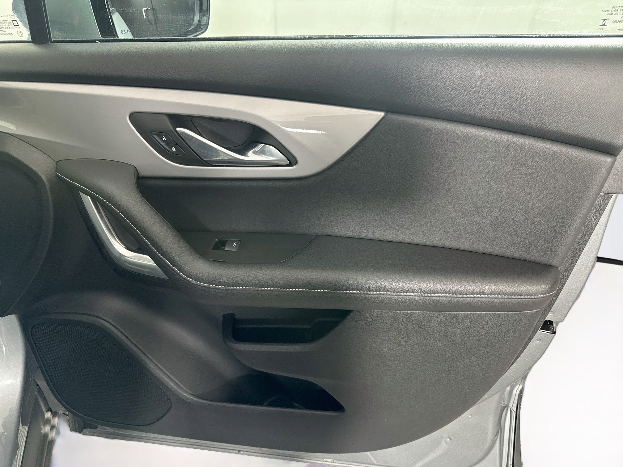 Used 2025 Chevrolet Blazer LT FWD image 29