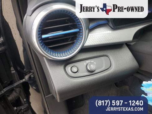 Used 2024 Chevrolet Trax LT w/ Driver Confidence Package image 8