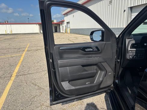 Used 2025 Chevrolet Tahoe RST w/ Comfort Package AWD/4WD image 23