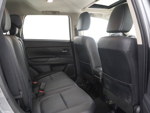 Used 2014 Mitsubishi Outlander SE AWD/4WD image 14