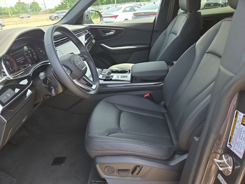 Used 2025 Audi Q8 Premium w/ Black Optic Package AWD/4WD image 5