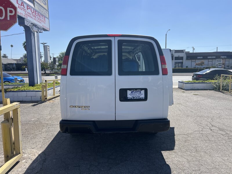 Used 2014 Chevrolet Express 2500 RWD image 5