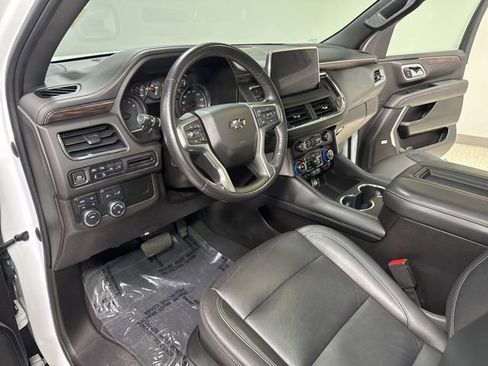 Used 2021 Chevrolet Tahoe Z71 w/ Luxury Package AWD/4WD image 16