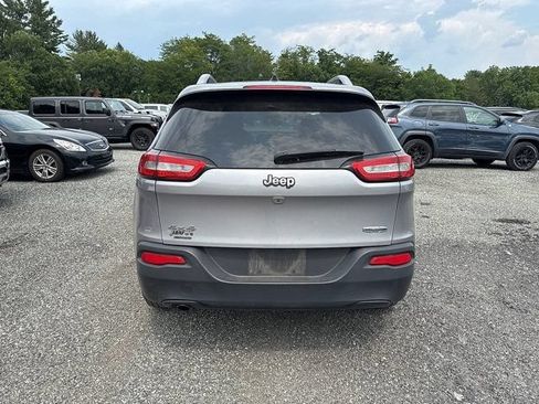 Used 2018 Jeep Cherokee Latitude Plus AWD/4WD image 7