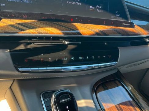 Used 2023 Cadillac Escalade ESV Premium Luxury Platinum AWD/4WD image 12