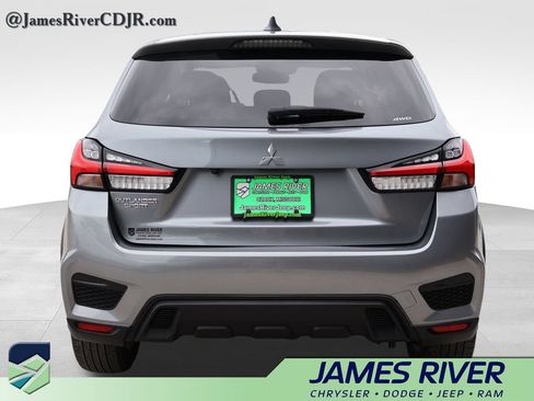 Used 2025 Mitsubishi Outlander Sport SE AWD/4WD image 4