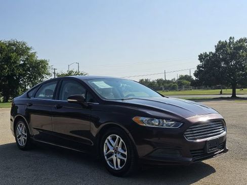 Used 2013 Ford Fusion SE FWD image 2