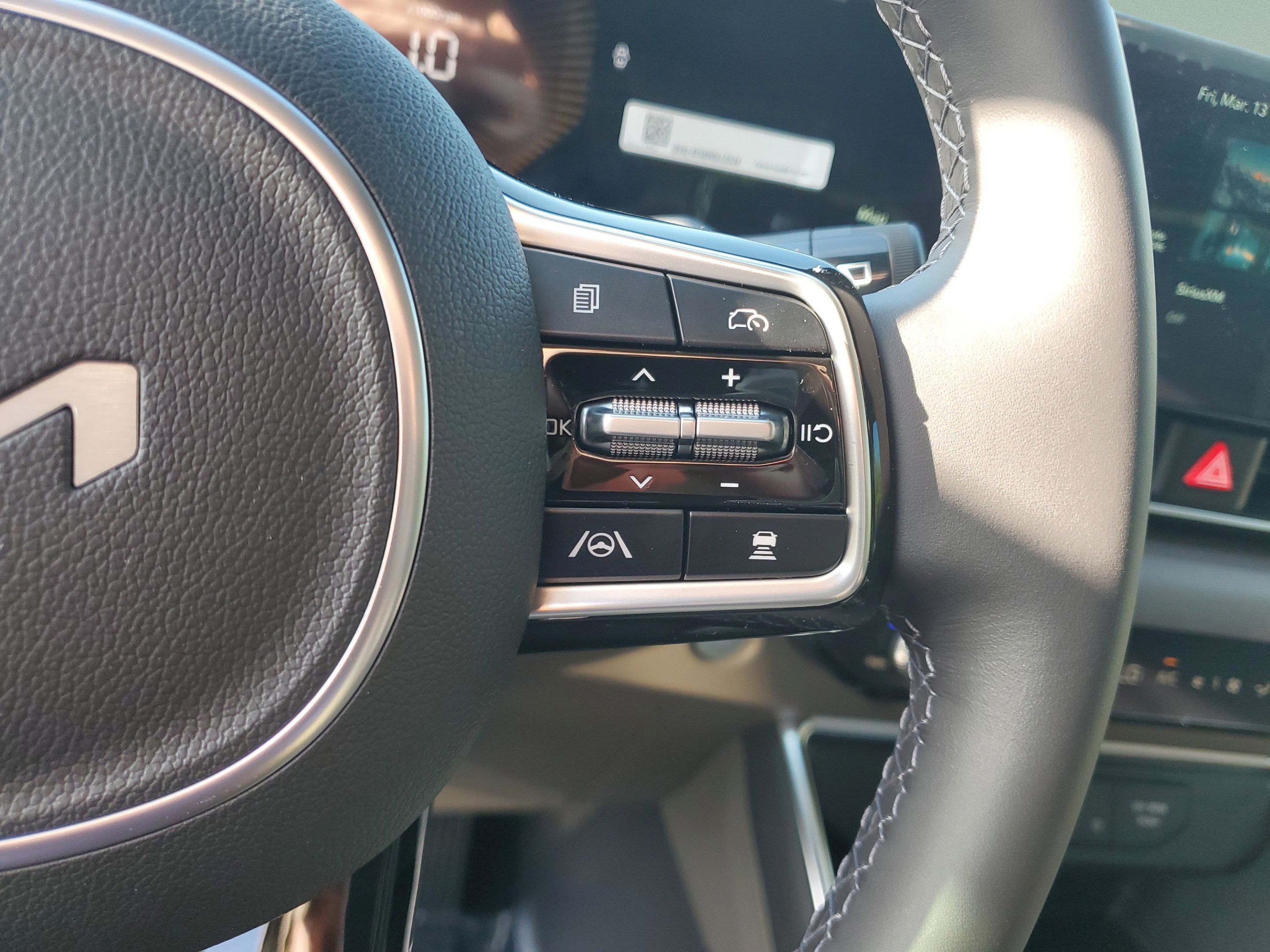 New 2026 Kia Carnival EX FWD image 24
