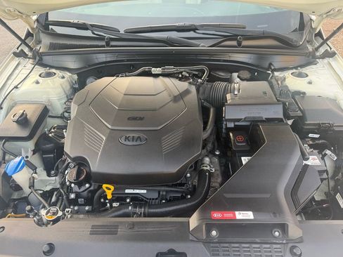 Used 2019 Kia Cadenza Premium image 20