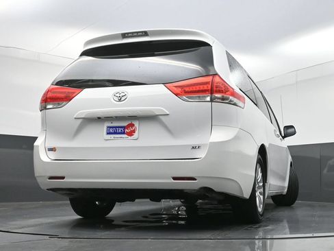 Used 2013 Toyota Sienna XLE FWD image 26