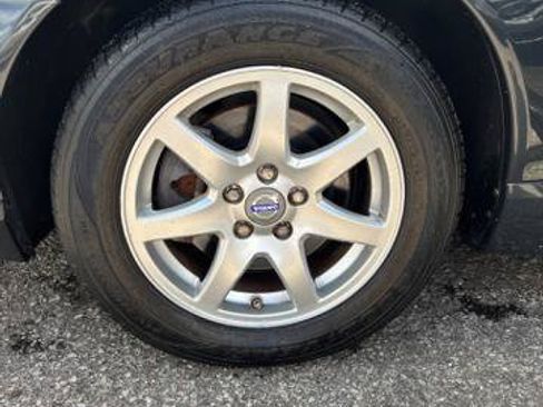 Used 2010 Volvo V70 FWD image 18