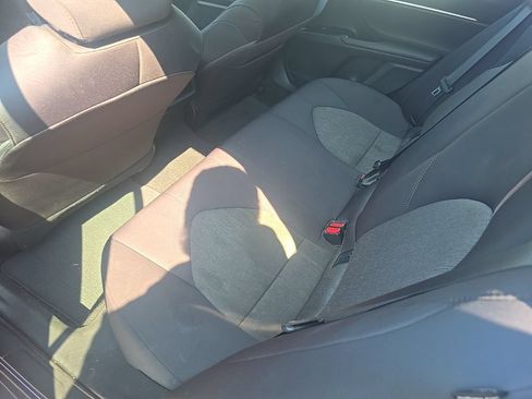 Used 2018 Toyota Camry LE FWD image 11