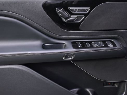 New 2026 Lincoln Aviator AWD w/ Jet Appearance Package image 23