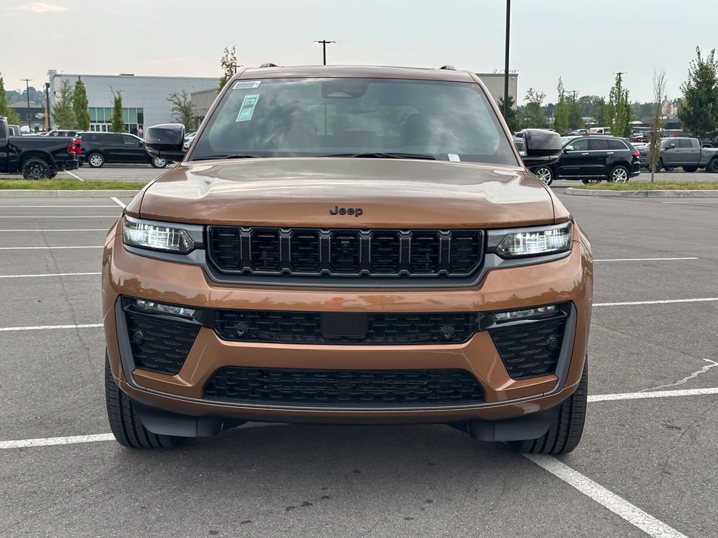 New 2027 Jeep Grand Cherokee Limited AWD/4WD image 2