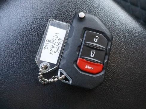Used 2019 Jeep Wrangler Unlimited Sport S AWD/4WD image 32