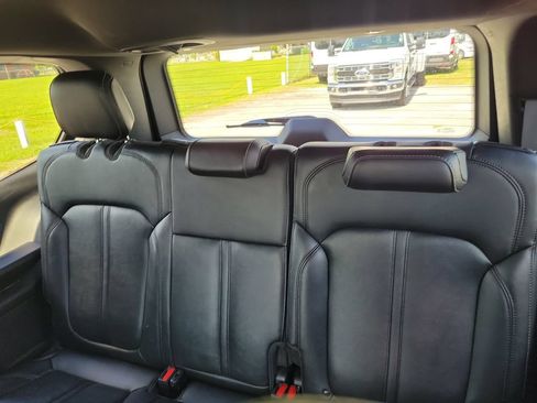 Used 2024 Jeep Wagoneer Series II RWD image 17
