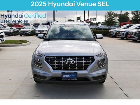 Certified 2025 Hyundai Venue SEL FWD image 3