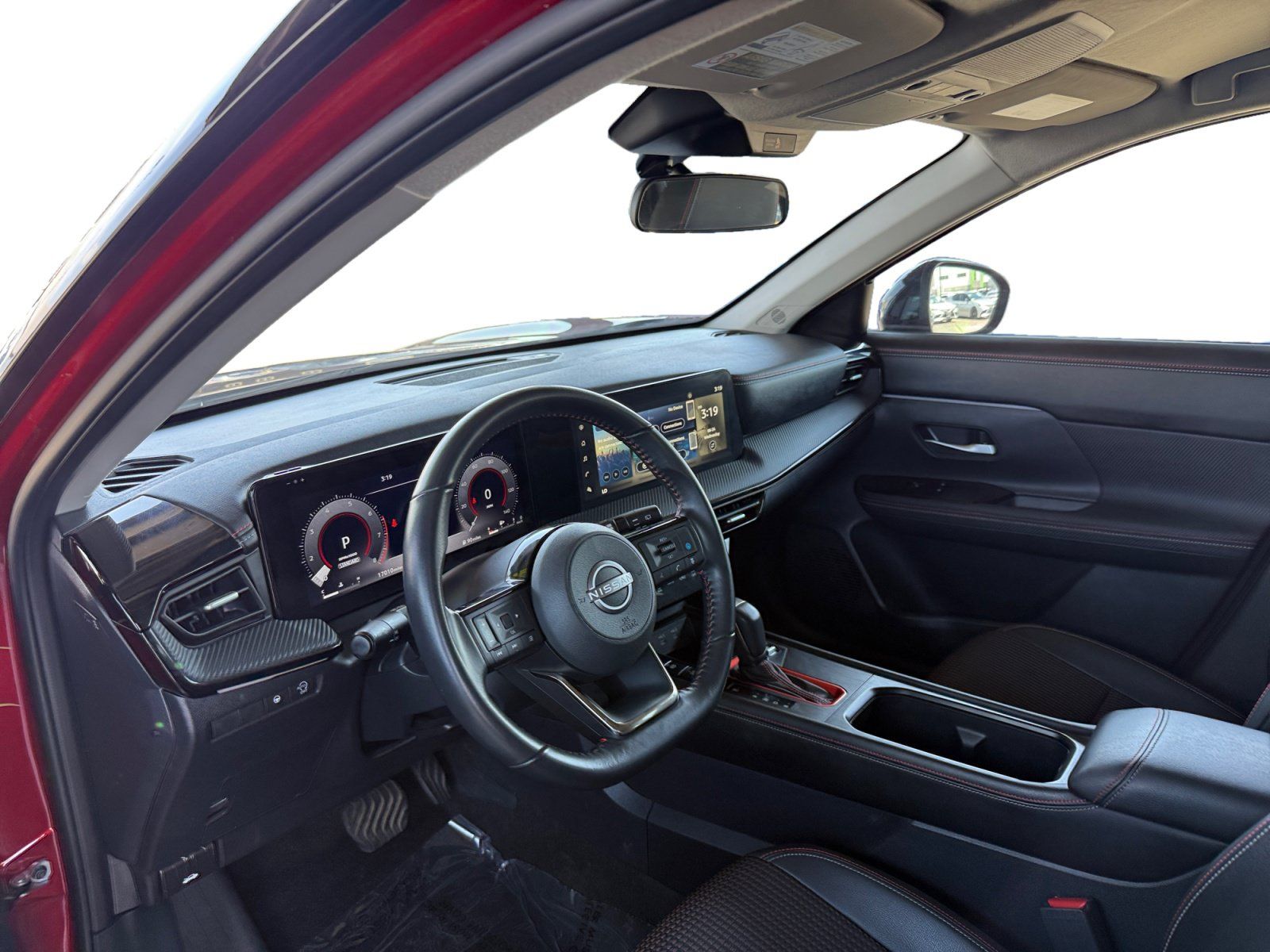 Used 2025 Nissan Kicks SR FWD image 9