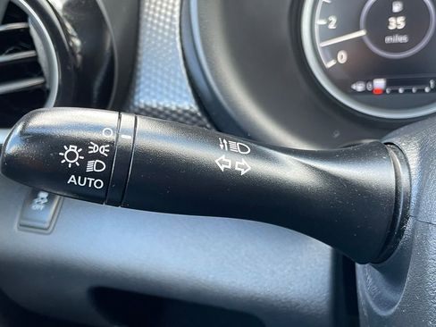 Used 2019 Nissan Kicks SV image 15