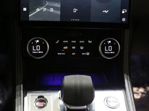 Used 2024 Jaguar F-PACE R-Dynamic S image 14