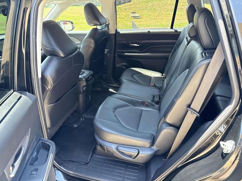 Used 2024 Toyota Grand Highlander AWD image 10