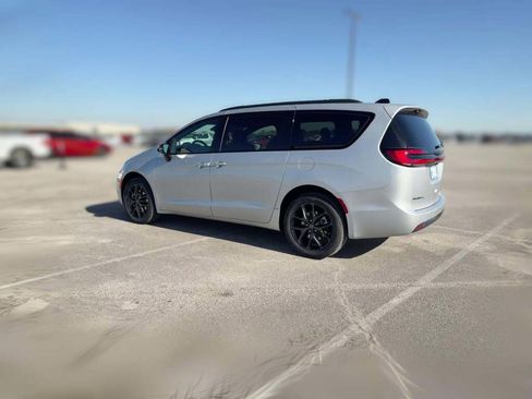 New 2026 Chrysler Pacifica Select image 7