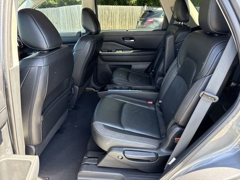 Used 2023 Nissan Pathfinder SL w/ SL Premium Package FWD image 10