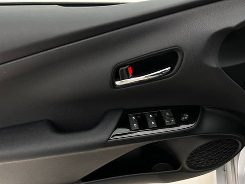 Used 2017 Toyota Prius Prime Premium image 24