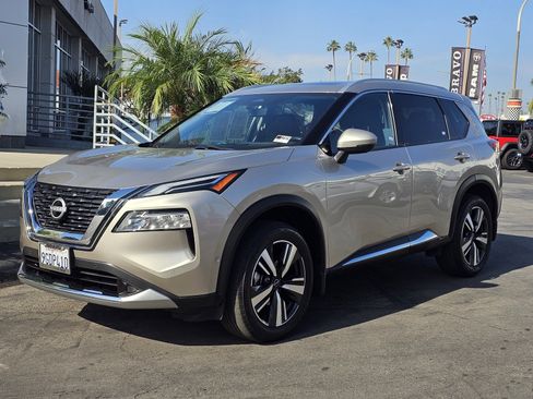 Used 2023 Nissan Rogue Platinum w/ Platinum Premium Package image 3