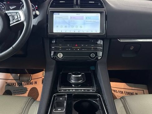Used 2019 Jaguar F-PACE Prestige AWD/4WD image 27