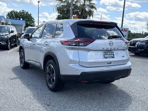 Certified 2024 Nissan Rogue SV FWD image 6