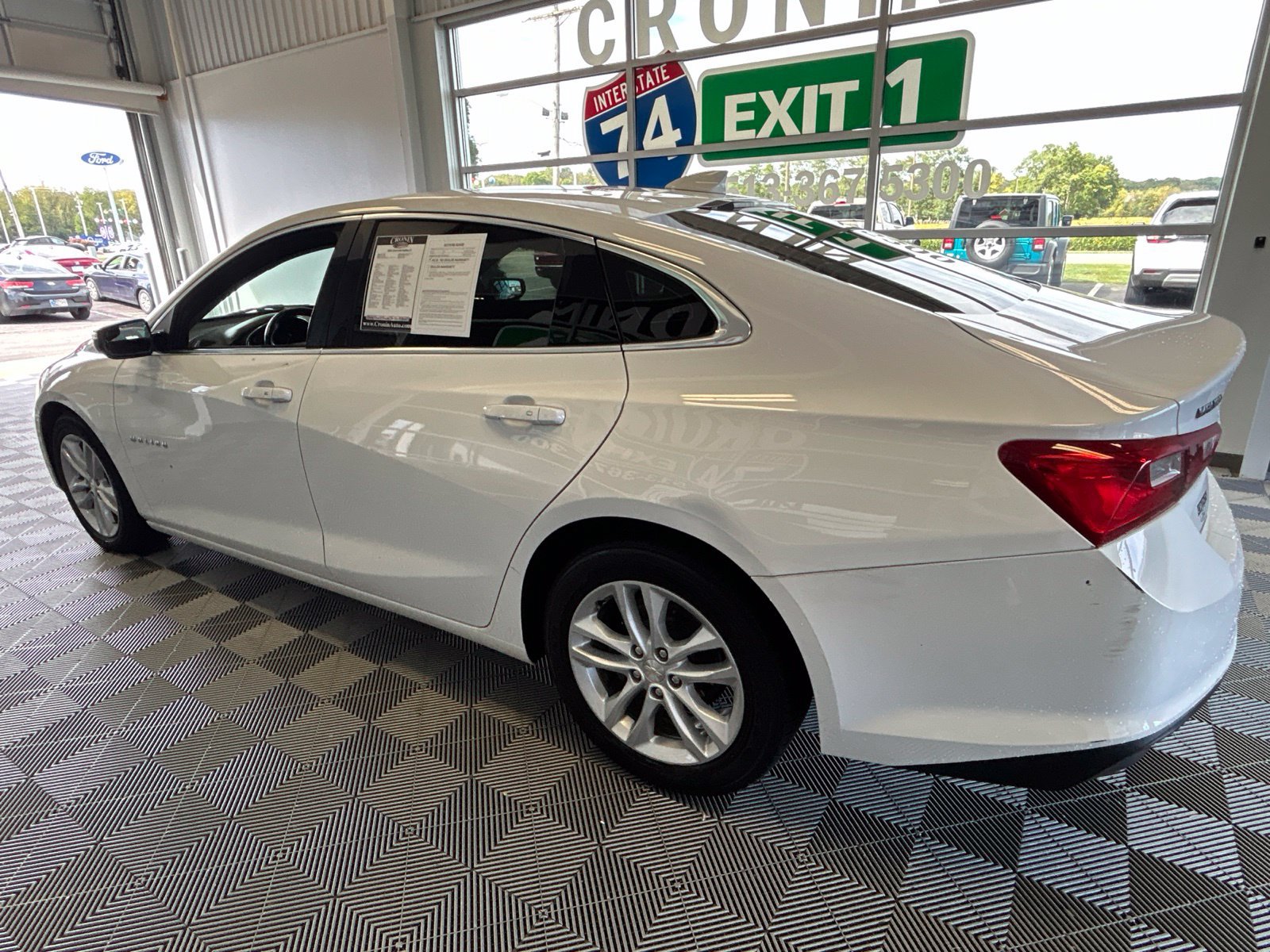 Used 2018 Chevrolet Malibu LT FWD image 4