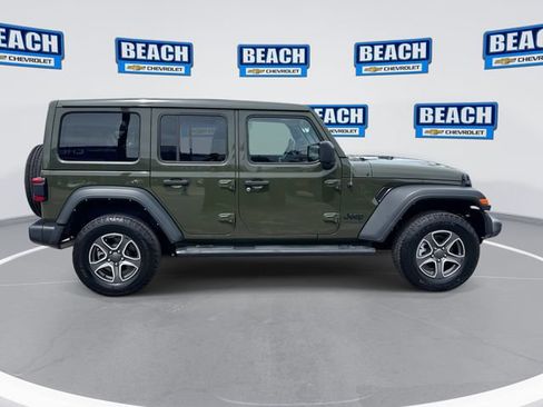Used 2022 Jeep Wrangler Unlimited Sport w/ Sun And Sound Package AWD/4WD image 9