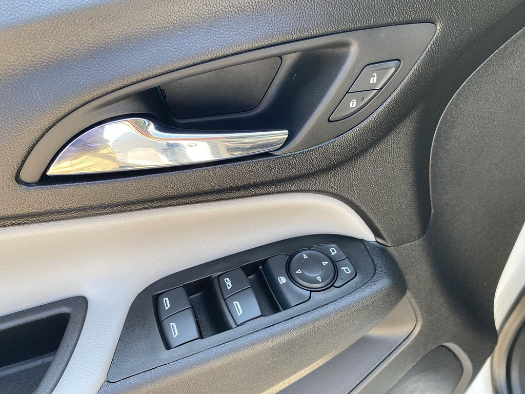 Used 2020 Chevrolet Equinox LS AWD/4WD image 43
