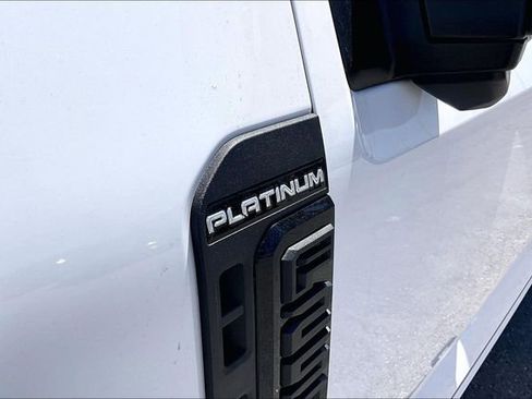 Used 2025 Ford F250 Platinum w/ FX4 Off-Road Package AWD/4WD image 31