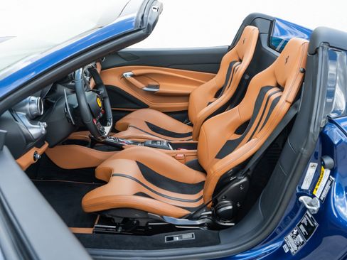 Used 2022 Ferrari F8 Tributo RWD image 7