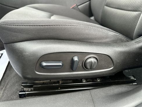 Used 2022 Chevrolet Malibu LT image 12