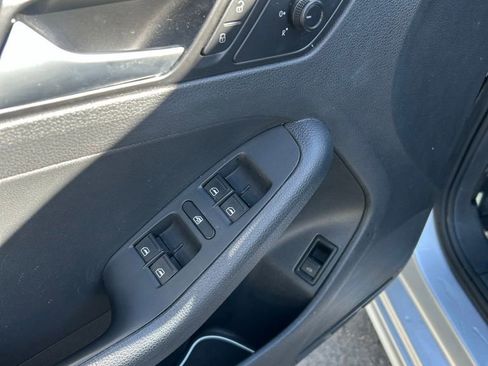 Used 2016 Volkswagen Jetta SE image 14