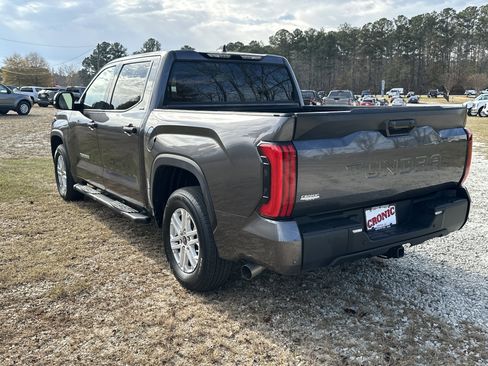 Used 2022 Toyota Tundra SR5 w/ Convenience Package image 7