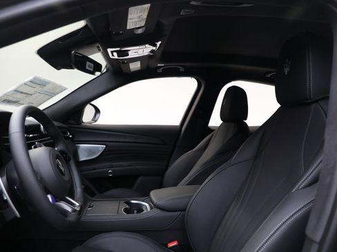 New 2025 Maserati Grecale Modena image 13