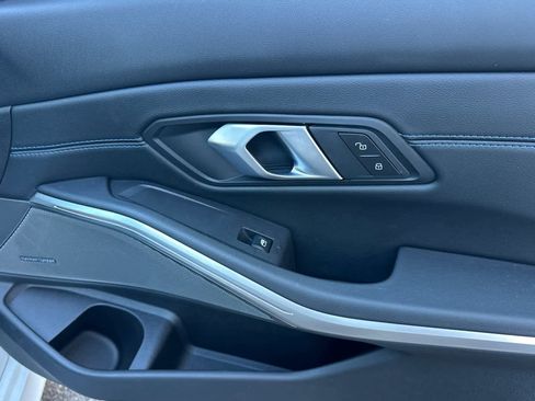 Used 2025 BMW 330i Sedan w/ M Sport Package image 18