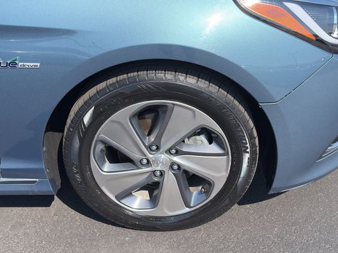 Used 2016 Hyundai Sonata Limited w/ Option Group 02 FWD image 9