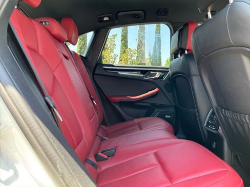 Used 2019 Porsche Macan AWD/4WD image 18