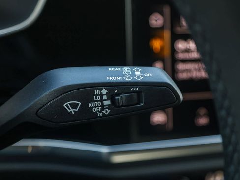 New 2025 Audi Q3 2.0T Premium image 38