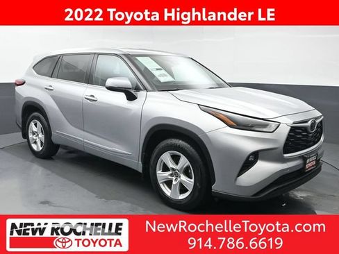 Used 2022 Toyota Highlander LE AWD/4WD image 1