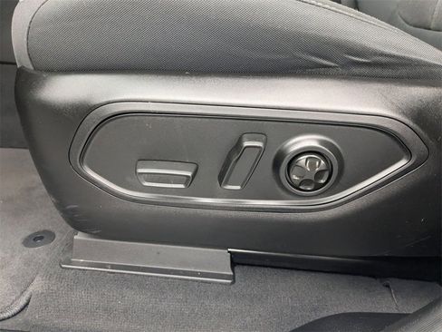 Used 2024 Jeep Grand Cherokee Laredo X image 24