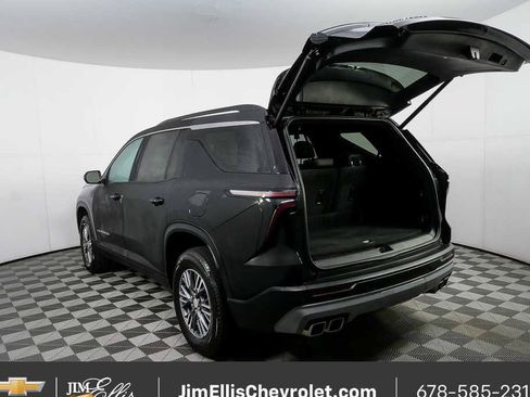 Certified 2025 Chevrolet Traverse LT FWD image 33