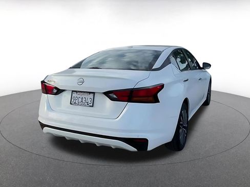 Used 2025 Nissan Altima 2.5 SV image 14