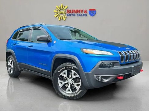 Used 2017 Jeep Cherokee Trailhawk w/ Cold Weather Group AWD/4WD image 1