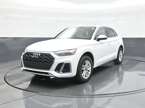 Used 2023 Audi Q5 2.0T Premium w/ Convenience Package AWD/4WD image 3